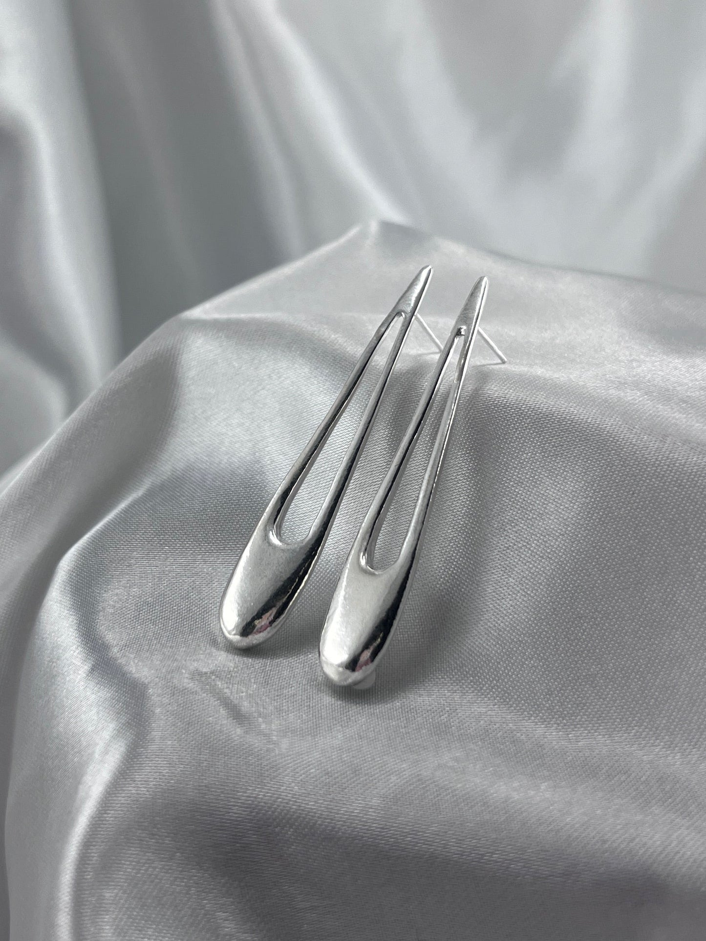 Tally Ho Drop Studs