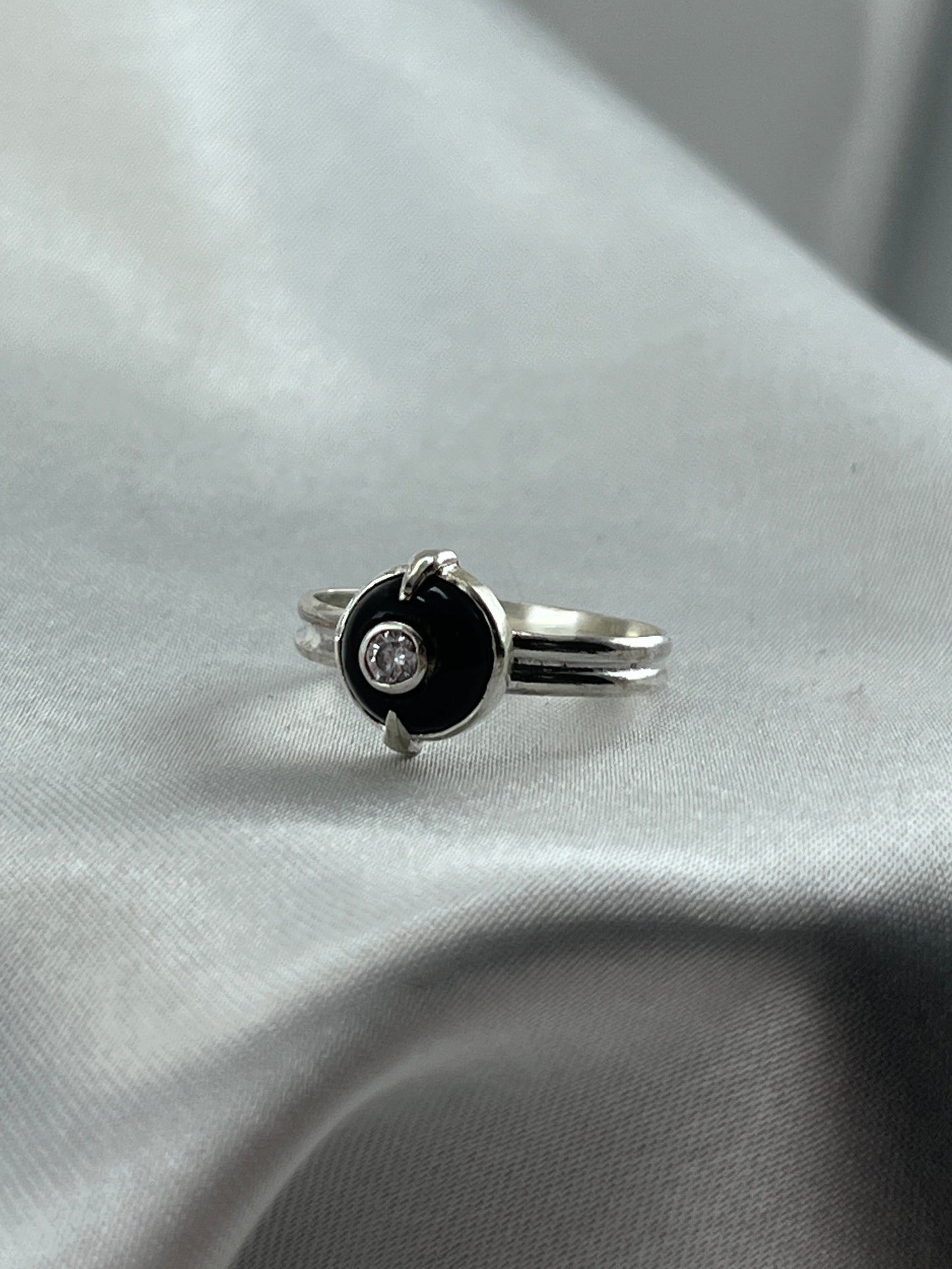 Tally Ho Bezel Ring - Size US 8