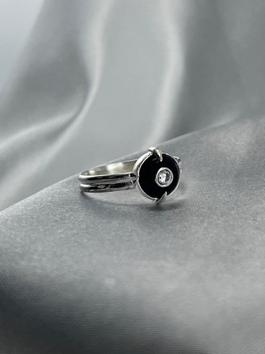 Tally Ho Bezel Ring - Size US 8