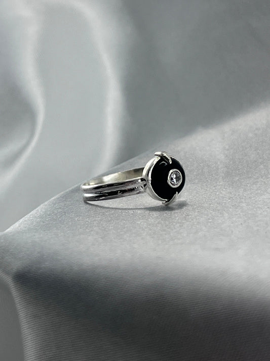 Tally Ho Bezel Ring - Size US 8
